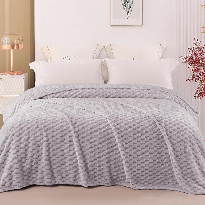 Exclusivo Mezcla 3D Fleece California King Blanket for Bed, Light Grey | Oversized Soft Fuzzy Plush Lightweight Bed Blankets, Cozy Fluffy Decorative Blankets for All Seasons, 120x120 Inches