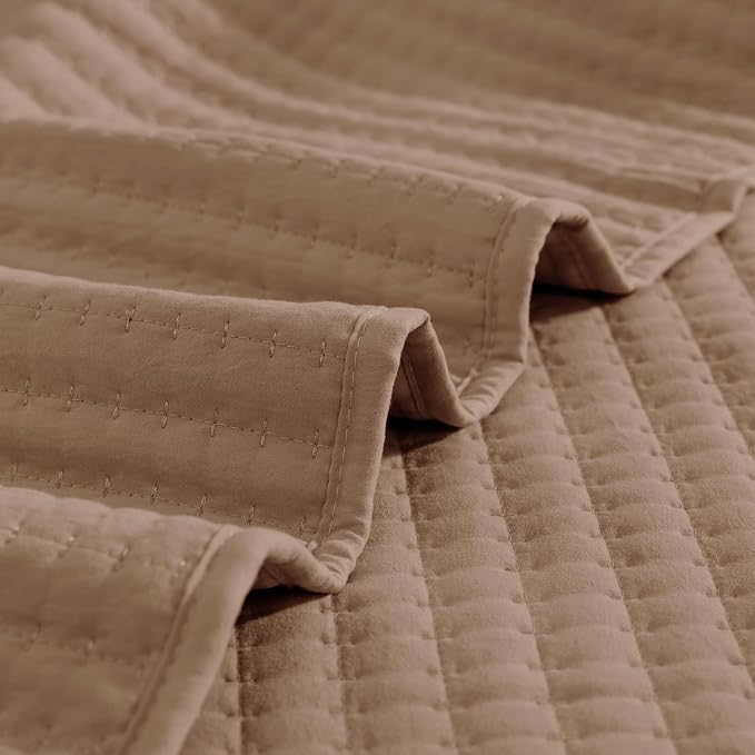 Brown California/Oversized King Size Quilt Bedding Set | Lightweight Soft Bedspreads Coverlet with 2 Pillow Shams for All Season, 120" x 110"