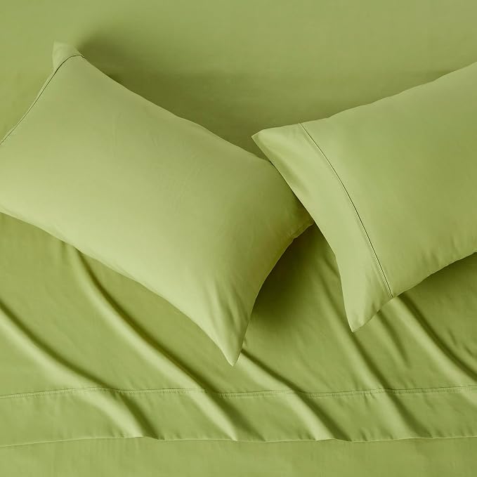 Amazon Basics Lightweight Super Soft Breathable Microfiber 4-Piece Bed Sheet Set, Queen, Oliver Light, Solid