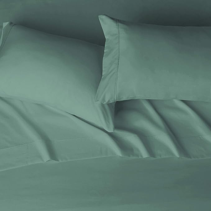 Amazon Basics Lightweight Super Soft, Breathable Brushed Microfiber 4-Piece Bed Sheet Set, Wrinkle Resistant with 14-Inch Deep Pockets, Queen, Emerald Green, Solid