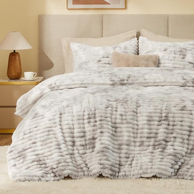 BEDELITE Fleece Queen Comforter Set, Fluffy Bed Set, Grey&White | Super Soft & Warm Bedding, Luxury Fuzzy Faux Fur Comforter for Winter, Heavy Plush Bedding, with 2 Pillowcases