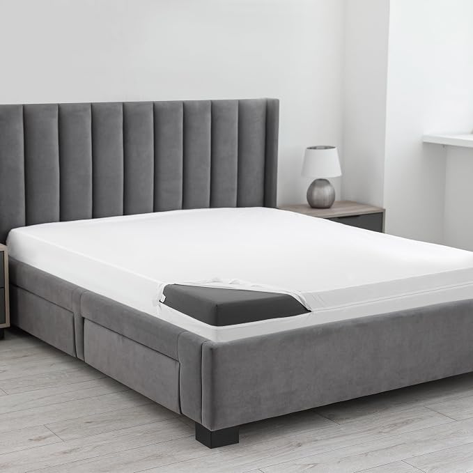 Premium Waterproof Zippered Mattress Protector Queen Size, 12" Depth | Utopia Bedding Bed Bug Mattress Cover, 6-Sided Mattress Encasement, Dust Mite Proof, Washable, Fits upto 12" Deep Mattresses