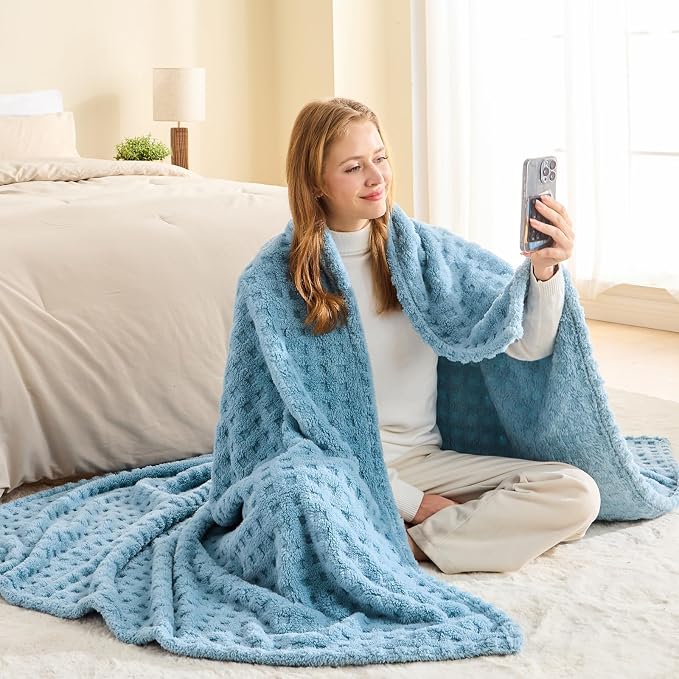 NEWCOSPLAY 3D Waffle Checkered Flannel Throw Blanket, Blue, 50"x70" | Super Soft Cute Lightweight Decorative Premium Silky Fleece Blanket for Couch Sofa Bed, Gift for Women Men, All Season Use