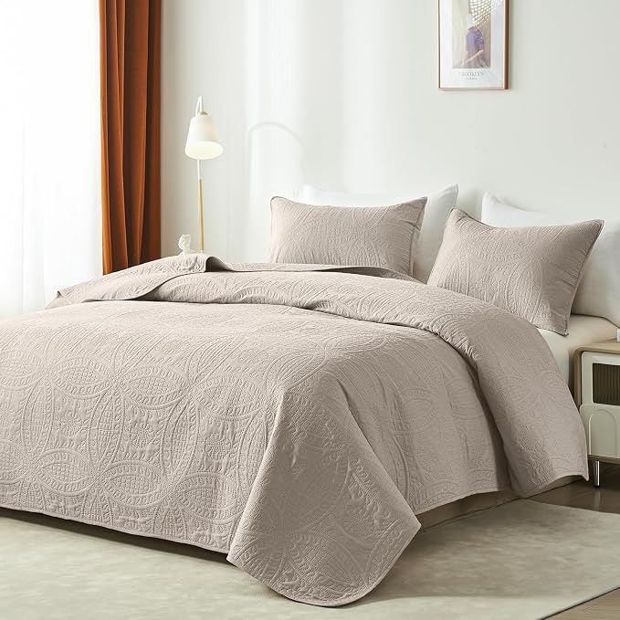 akkialla 118"x106" Taupe California King Quilt Set, Oversized Floor-Length Bedspread, Modern Coin Pattern Microfiber Coverlet, 3-Piece All Season Bedding with 2 Pillow Shams