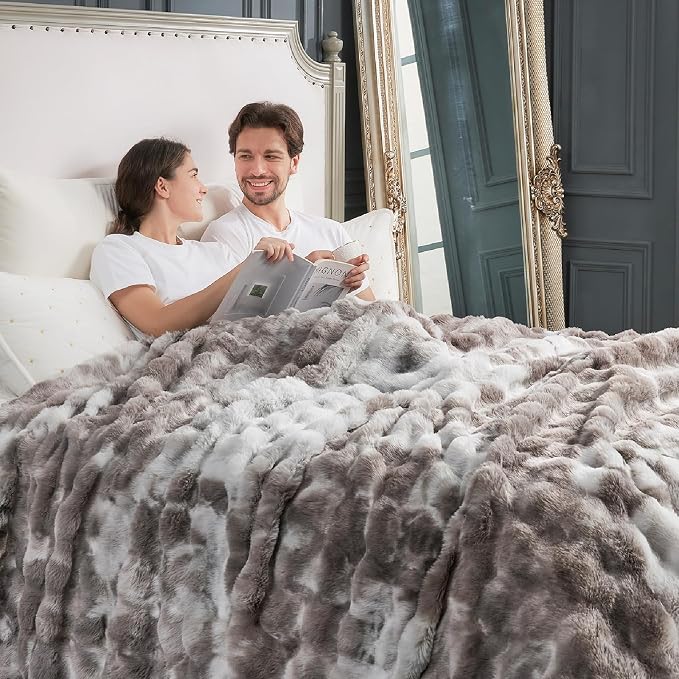 Cozy Bliss Faux Fur Throw Blanket for Bed King Size, Fuzzy Soft Plush Thick Bubble Blanket for Sofa Bedroom Living Room, 90 * 90 Inches Tie Dye Taupe