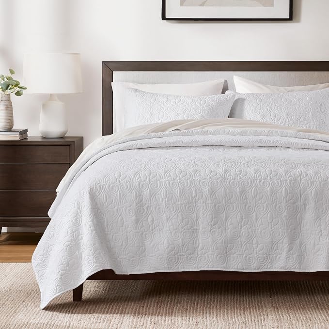 Madison Park Luxurious Cotton Damask Quilt Set, 2PC Twin/Twin XL Bed Set | All Season, Lightweight Stitching Coverlet Bedspread Bedding Stitching with Shams, White