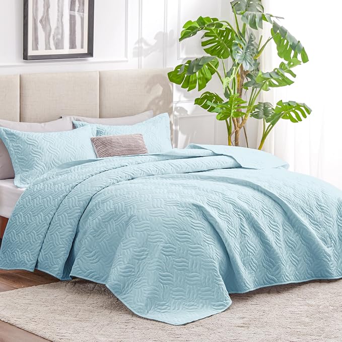 Love's cabin King Size Quilt Set Light Blue Bedspreads - Soft Bed Summer Lightweight Bedspread Comforter - Modern Style Wave Pattern Coverlet for All Season - 3 Pieces (1 Quilt, 2 Pillow Shams)