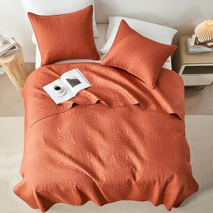 akkialla King Quilt Bedding Set,Burnt Orange Ultrasonic King/Cal King Quilt Set,Lightweight Soft Bedspread Coverlet,Modern Style Coin Pattern Bed Cover for All Seasons,3 Piece(1 Quilt,2 Pillow Shams)