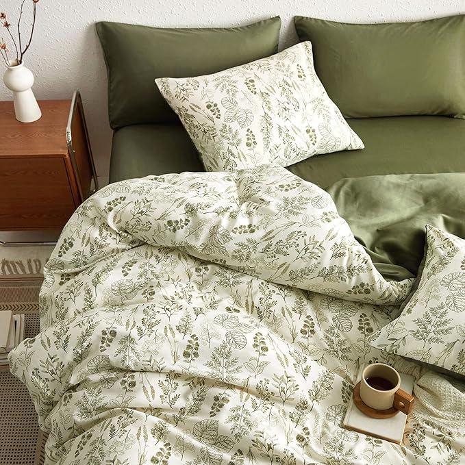 Wake In Cloud - Floral Duvet Cover Set, Botanical Vintage Flower Coquette Cottagecore Aesthetic for Women Teen Girls, Soft Lightweight Bedding, 3-Piece, Olive Green, King Size