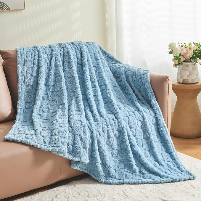 NEWCOSPLAY 3D Heart Checkered Flannel Twin Blanket, Blue Heart, 60"x80" | Super Soft Cute Lightweight Decorative Premium Silky Fleece Blanket for Couch Sofa Bed, Gift for Women Men, All Season Use