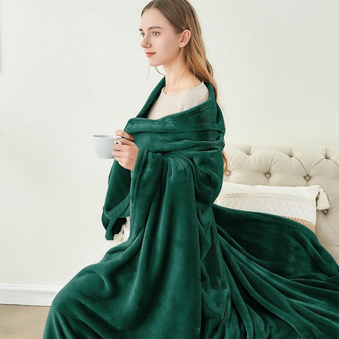 BEDELITE Fleece Blanket Soft Plush Twin Size Blanket Forest Green 60"x80" | Ultra Soft Fleece, Plush Microfiber, Lightweight Warmth, All Season Comfort, Fade Resistant, Machine Washable, Couch Sofa Bed