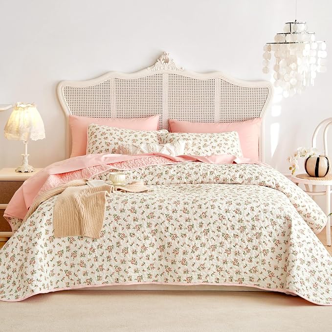 Wake In Cloud - Floral Quilt Set, Coquette Cottagecore Shabby Chic Flower Pattern for Women Teen Girls, Reversible Lightweight Bedspread Coverlet, 3 Pieces, Peach Blush, Twin/Twin XL Size