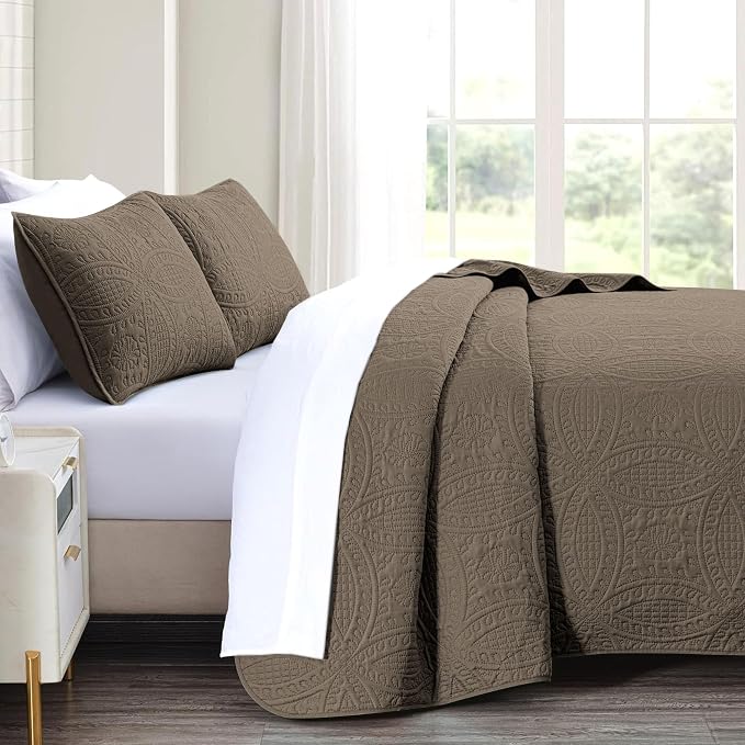 akkialla Mocha Brown Full/Queen Quilt Set,Ultrasonic Lightweight Bedspread Coverlet for Modern Minimalist Bedroom,Soft Microfiber Coin Pattern Bedding,3-Piece (1 Quilt,2 Pillow Shams)