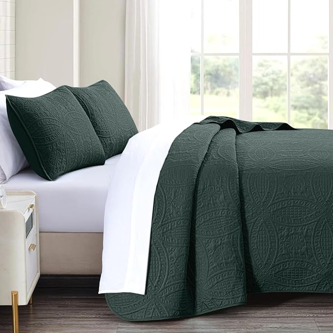 akkialla 118"x106" Forest Green California King Quilt Set, Oversized Floor-Length Bedspread, Modern Coin Pattern Microfiber Coverlet, 3-Piece All Season Bedding with 2 Pillow Shams
