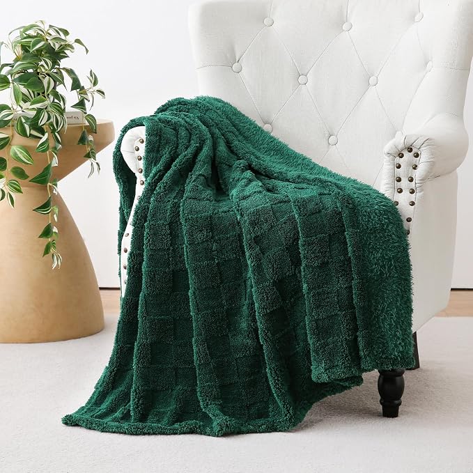 Green Fleece Throw Blanket 60”×80”Checkered Design for Couch Sofa | Super Soft Cozy Plush Microfiber 3D Square Pattern Flannel Blanket for Bed Lightweight for Adults,Women