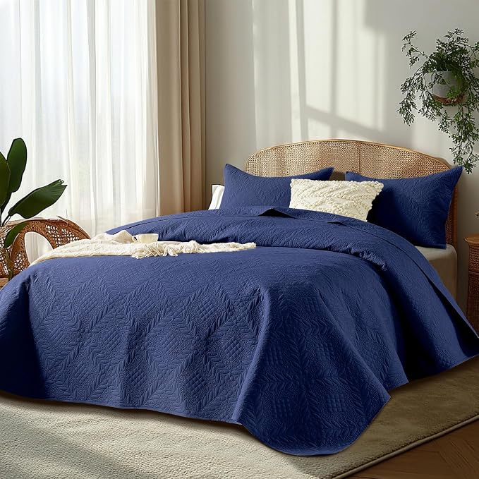 FLYMME Twin Quilt Bedding Set,Navy Blue Ultra Soft Lightweight Microfiber Bedspreads,Vintage Olive Leaf Design Bedspread Bed Coverlet 2 Pieces for All-Season (1 Quilt,1 Shams)