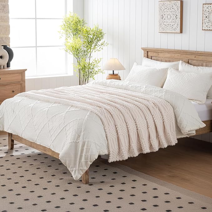Beige Throw Blanket - Soft & Fluffy Fleece, Cute & Aesthetic, Perfect for Sofa, Couch, Chair, Bed, Living Room & Bedroom, All-Season Use, Plush & Cozy Decorative Blanket 50x60