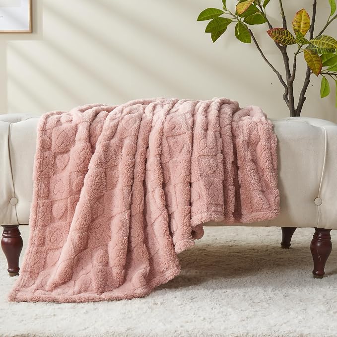 NEWCOSPLAY 3D Heart Checkered Flannel Twin Blanket, Pink Heart, 60"x80" | Super Soft Cute Lightweight Decorative Premium Silky Fleece Blanket for Couch Sofa Bed, Gift for Women Men, All Season Use