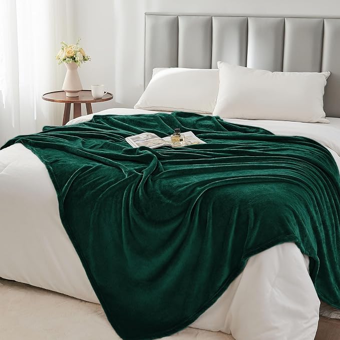 BEDELITE Fleece Blanket Soft Plush Throw for Couch Forest Green 50"x60" | Ultra Soft Fleece, Plush Microfiber, Lightweight Warmth, All Season Comfort, Fade Resistant, Machine Washable, Couch Sofa Bed