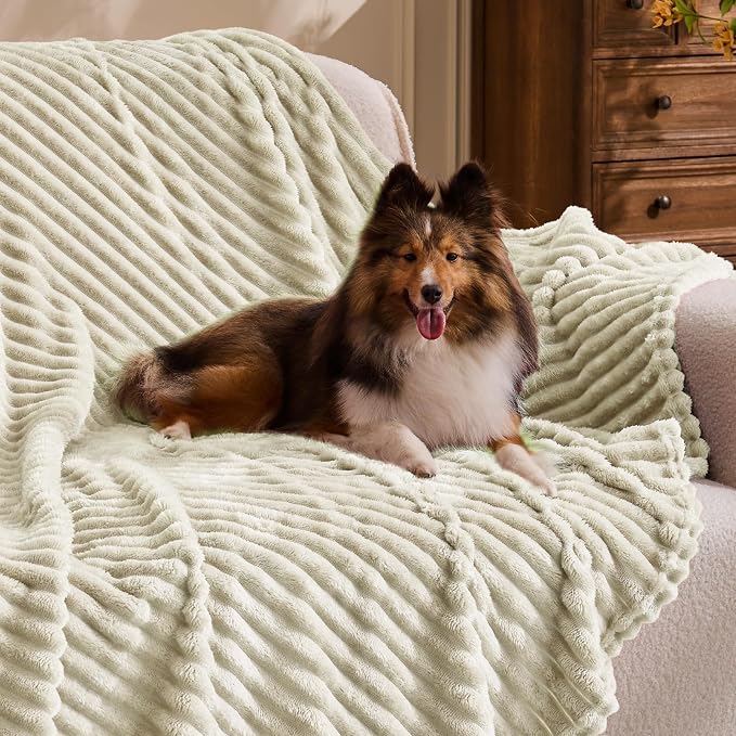 BEDELITE Ribbed Jacquard Beige Fleece Throw Blanket for Couch, 50x70 Inch | Soft Warm Decorative Fluffy Blanket, Cozy Plush Lightweight Fuzzy Throw Blanket for Bed Sofa Home Room Decor, Gift for Women