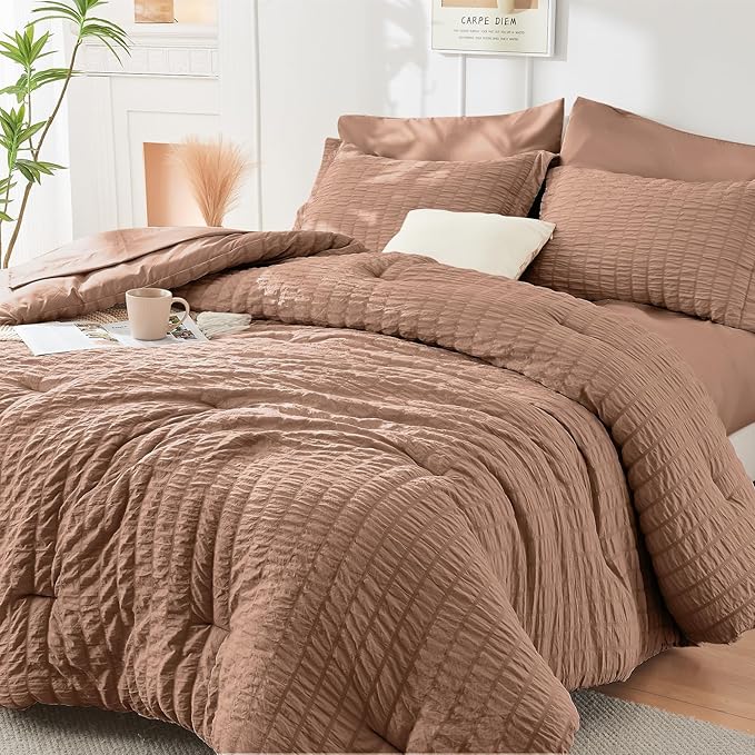 HYMOKEGE Mocha Mousse California King Comforter Set Seersucker 7 Pieces, All Season Luxury Bed in a Bag for Bedroom, Bedding Set with Comforter, Sheets, Pillowcases & Shams