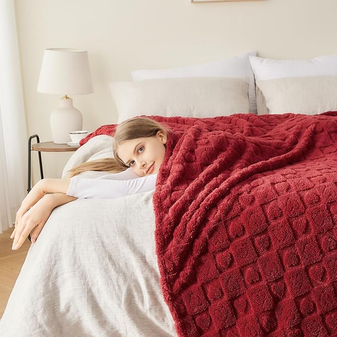 NEWCOSPLAY 3D Heart Checkered Flannel Twin Blanket, Red Heart, 60"x80" | Super Soft Cute Lightweight Decorative Premium Silky Fleece Blanket for Couch Sofa Bed, Gift for Women Men, All Season Use