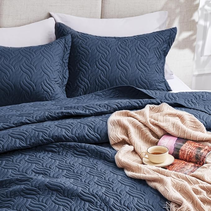 Love's cabin Quilts for Queen Bed Navy Blue Bedspreads - Soft Bed Summer Lightweight Bedspread Comforter - Modern Style Wave Pattern Coverlet for All Season - 3 Pieces (1 Quilt, 2 Pillow Shams)