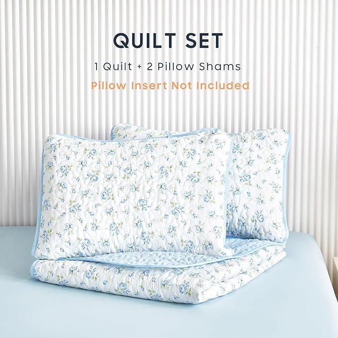 Wake In Cloud - Floral Quilt Set, Coquette Cottagecore Shabby Chic Flower Pattern for Women Teen Girls, Reversible Lightweight Bedspread Coverlet, 3 Pieces, White Blue, King Size