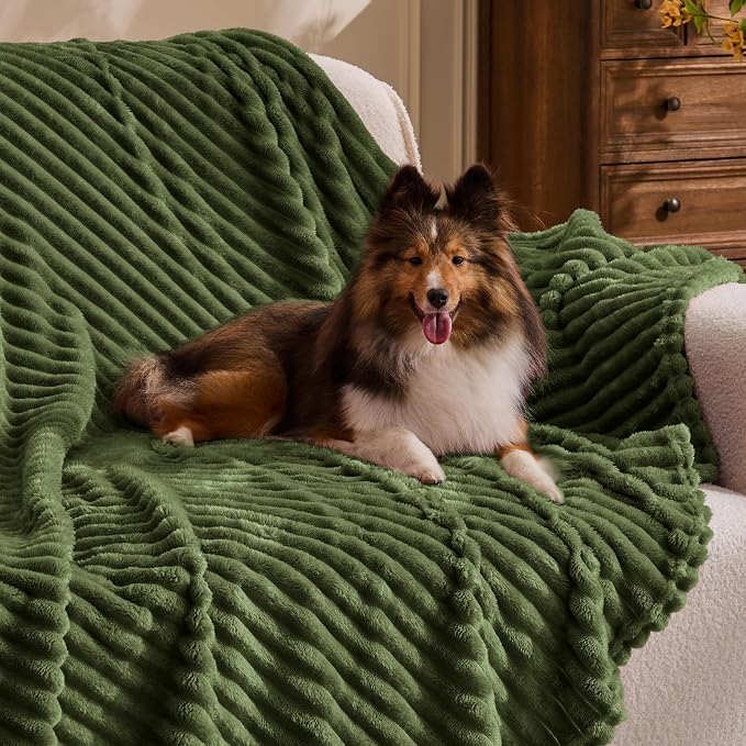BEDELITE Ribbed Moss Olive Green Fleece Throw Blanket for Couch, 50x60 Inch | Soft Warm Decorative Fluffy Blanket, Cozy Plush Lightweight Fuzzy Throw Blanket for Bed Sofa Home Room Decor, Gift for Women