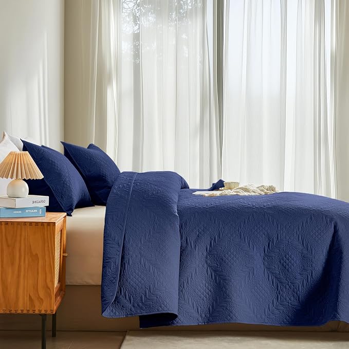 FLYMME Twin Quilt Bedding Set,Navy Blue Ultra Soft Lightweight Microfiber Bedspreads,Vintage Olive Leaf Design Bedspread Bed Coverlet 2 Pieces for All-Season (1 Quilt,1 Shams)