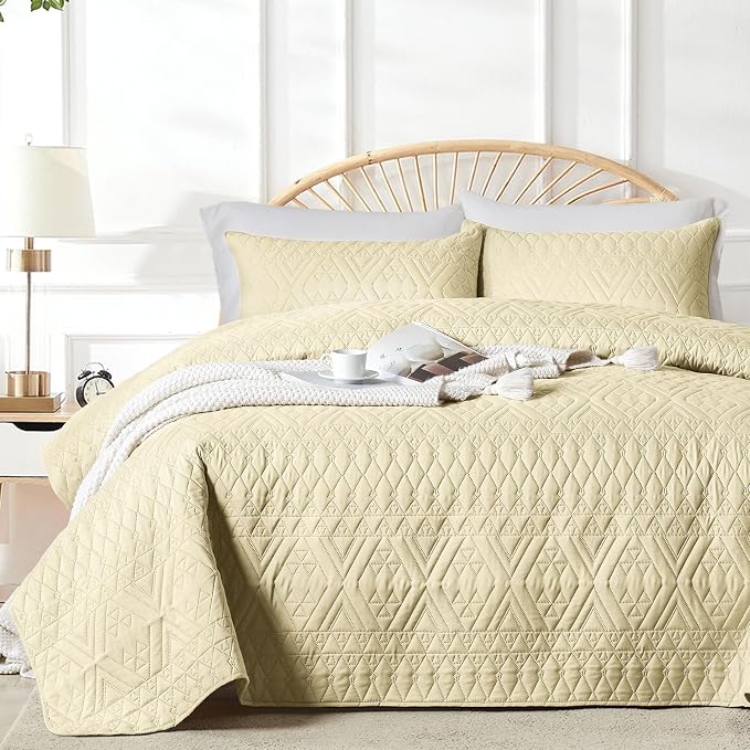akkialla Full/Queen Size Quilt Bedding Set,Butter Yellow Lightweight Microfiber Soft Bedspread,Modern Style Geoetric Pattern Coverlet Set for All Seasons,3 Piece(1 Quilt,2 Pillow Shams)