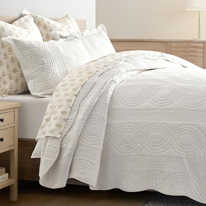 100% Cotton Scallop Quilt Set, Queen Size, Bright White | Scalloped Border, Timeless Chic Aesthetic, All-Season Comfort, Perfect French Country Bedroom Decor, 3 Piece Set with 2 Shams