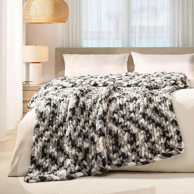 L'AGRATY Chunky Knit Throw Blanket for Couch, 50 x 60 Inches, Black White | Handmade Chenille Crochet Blanket for Sofa Bed, Thick Cable Knitted Blankets for Room Home Decor, Birthday Gift for Women Mom