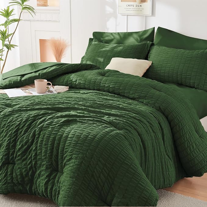HYMOKEGE Dark Green Oversized King Comforter Set Seersucker 7 Pieces, All Season Luxury Bed in a Bag for Bedroom, Bedding Set with Comforter, Sheets, Pillowcases & Shams