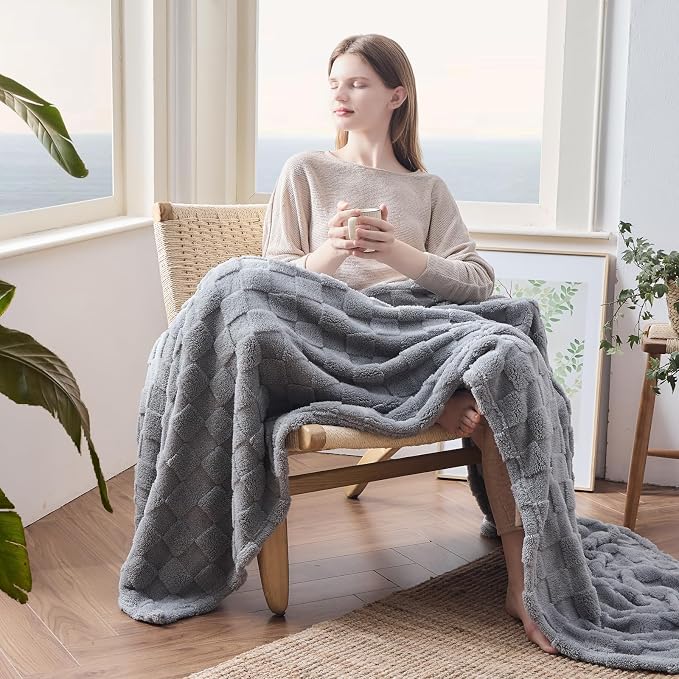 NEWCOSPLAY 3D Checkered Flannel Throw Blanket, Grey Checkered, 50"x70" | Super Soft Cute Lightweight Decorative Premium Silky Fleece Blanket for Couch Sofa Bed, Gift for Women Men, All Season Use