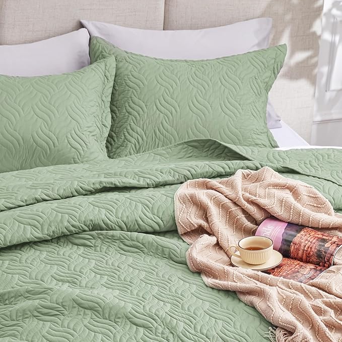 Love's cabin King Size Quilt Bedding Set Sage Bedspreads - Bed Summer Lightweight Bedspread Comforter - Wave Pattern Bedding Coverlet for All Season - 3 Pieces (1 Quilt, 2 Pillow Shams)