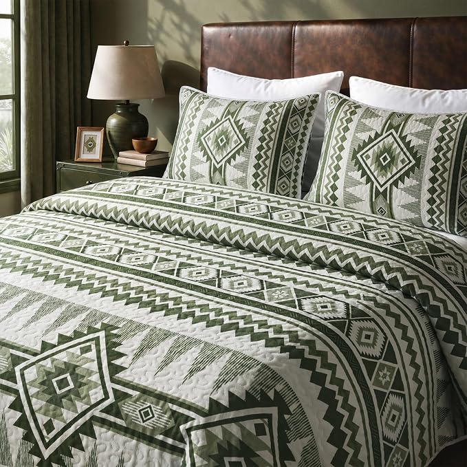 akkialla Reversible Green Boho Queen Quilt Set, 2-Piece Bohemian Aztec Microfiber Bedspread, Soft Lightweight All-Season Coverlet (1 Quilt, 2 Shams)