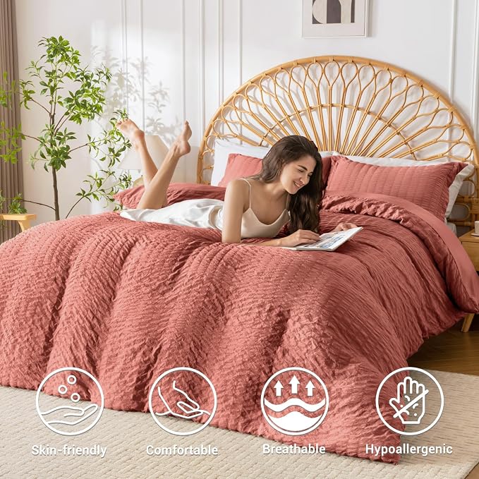 HYMOKEGE Coral Red Twin Size Duvet Cover, Ultra Soft 2-Piece Seersucker Duvet Cover Set with Zipper Closure, Soft Brushed Microfiber Bedding Set with 8 Corner Ties (68"x90", 1 Pillowshams)