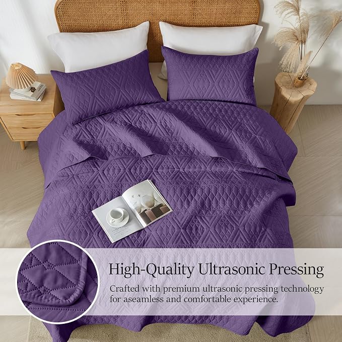 akkialla Full/Queen Quilt Set, Purple Lightweight Microfiber Bedspread Coverlet, Boho Geometric Pattern, Soft All-Season Bedding, 3-Piece (1 Quilt, 2 Pillow Shams)