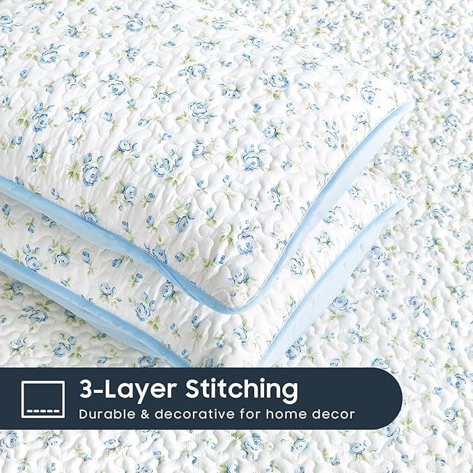 Wake In Cloud - Floral Quilt Set, Coquette Cottagecore Shabby Chic Flower Pattern for Women Teen Girls, Reversible Lightweight Bedspread Coverlet, 3 Pieces, White Blue, Queen/Full Size