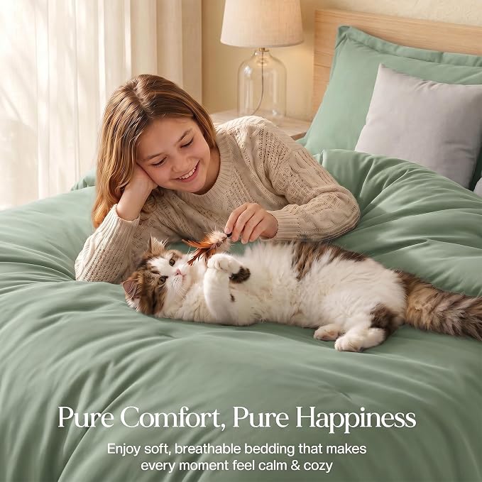 Utopia Bedding 3 Pc Queen Comforter Set, All Season Bedding, Sage Green | Bedding Set Includes Comforter (88x88) Inches, 2 Shams (20x26) Inches. Soft Microfiber Down Alternative, Machine Washable.