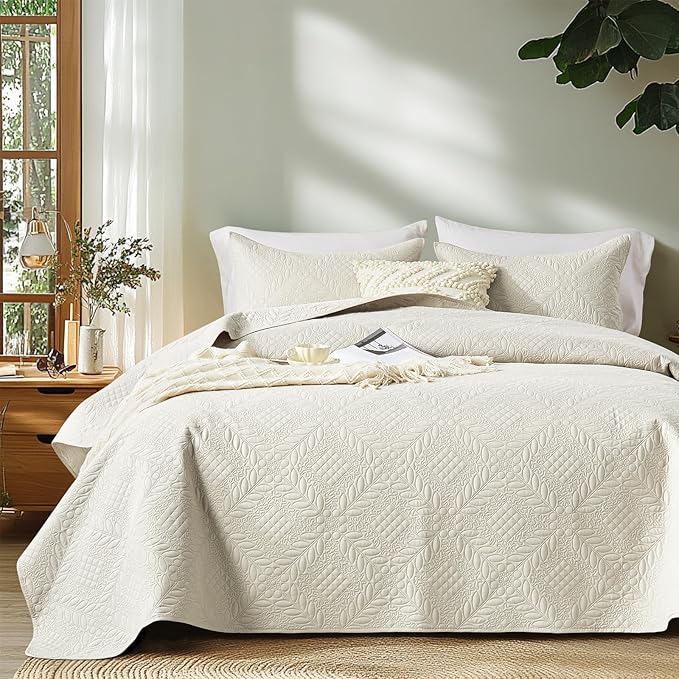 FLYMME Full Queen Quilt Bedding Set,Lightweight Beige White Bedspreads,Vintage Olive Leaf Design,Ultra Soft Microfiber Bed Coverlet 3 Pieces for All-Season (1 Quilt,2 Shams)