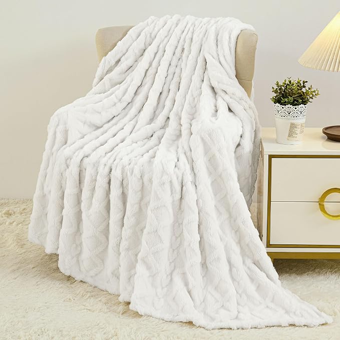 Aganear Fleece Throw Blanket for Bed Couch 90"x108" White | Lightweight Fuzzy Throw,Warm Gift for Women,Christmas,Housewarming,Soft,Boho Design for Room Home Decor,All-Season Use