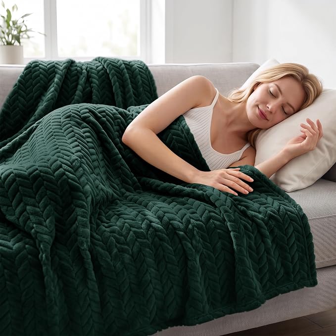 Exclusivo Mezcla Soft Fleece Bed Blanket Twin Size, 60”x80”, Forest Green | Cozy Fluffy Lightweight Blankets for Summer, Decorative Plush Flannel Throws for Living Room, Bedroom with Leaves Pattern