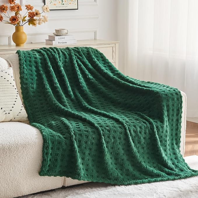 NEWCOSPLAY 3D Waffle Checkered Flannel Throw Blanket, Dark Green, 50"x70" | Super Soft Cute Lightweight Decorative Premium Silky Fleece Blanket for Couch Sofa Bed, Gift for Women Men, All Season Use