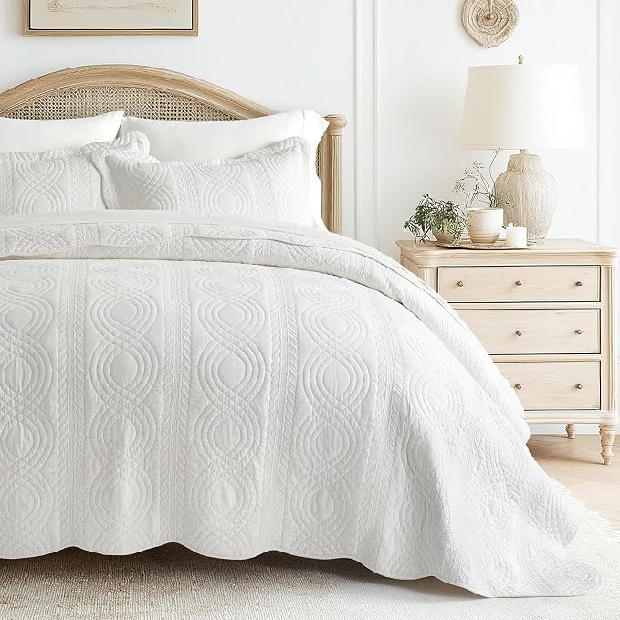 100% Cotton Scallop Quilt Set, Queen Size, Bright White | Scalloped Border, Timeless Chic Aesthetic, All-Season Comfort, Perfect French Country Bedroom Decor, 3 Piece Set with 2 Shams