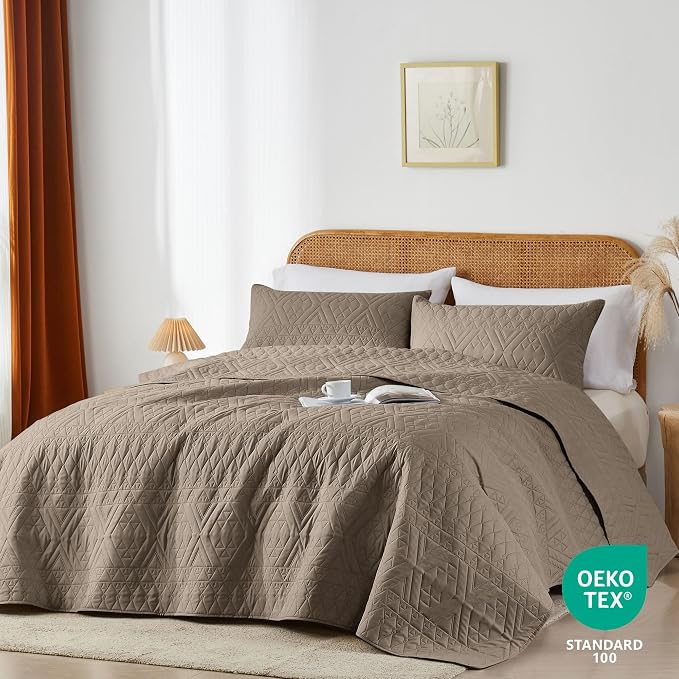 akkialla Twin Size Quilt Bedding Set,Mocha Brown Lightweight Microfiber Soft Bedspreads,Modern Style Geoetric Pattern Coverlet Set for All Seasons,2 Piece(1 Quilt,1Pillow Sham)