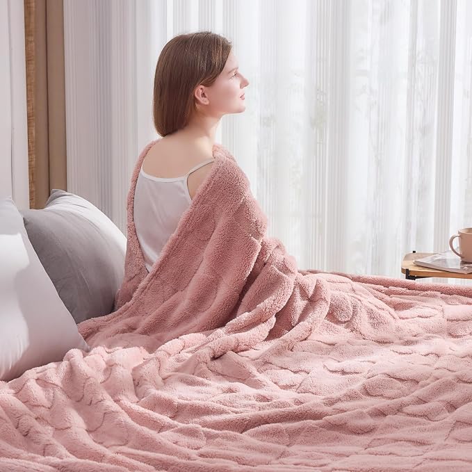 NEWCOSPLAY 3D Heart Checkered Flannel Twin Blanket, Pink Love, 60"x80" | Super Soft Cute Lightweight Decorative Premium Silky Fleece Blanket for Couch Sofa Bed, Gift for Women Men, All Season Use