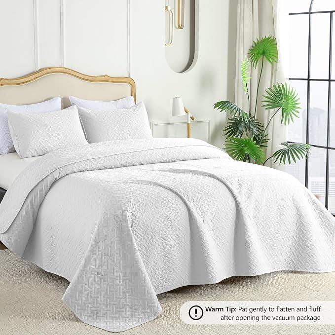 FLYMME White Twin Quilt Bedding Set Thin Lightweight Bedspreads,Modern Style Geometric Weave Stripe Pattern,Soft Microfiber Bed Coverlet for All Season (1 Quilt, 1Sham)