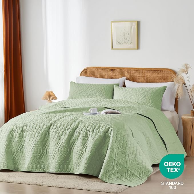 akkialla King/Cal King Size Quilt Bedding Set,Sage Green Lightweight Microfiber Soft Bedspread,Modern Style Geometric Pattern Coverlet Set for All Seasons,3 Piece(1 Quilt,2 Pillow Shams)
